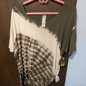 JoyLab Olive and Cream Tie-Dye Short Sleeve Tee